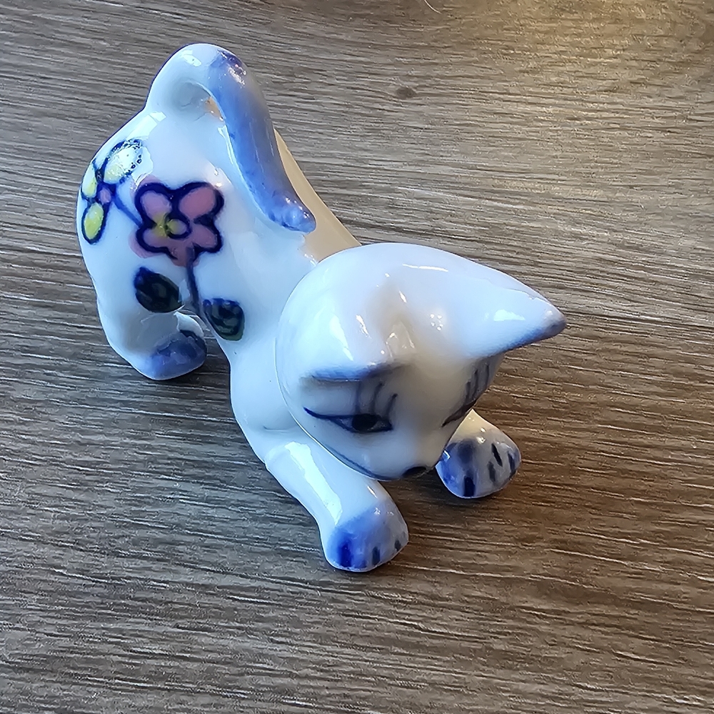 Set of 4 Vintage Porcelain Miniature Hand Painted Floral Cats Kittens Playing - Picture 8 of 15